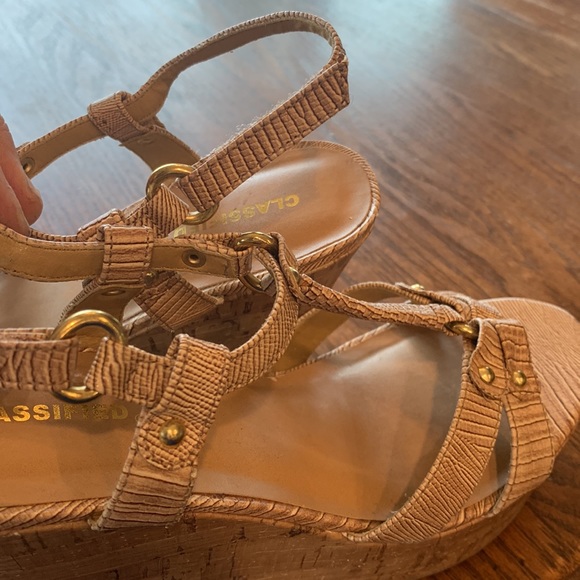 Classified platform shoes. - Picture 8 of 8